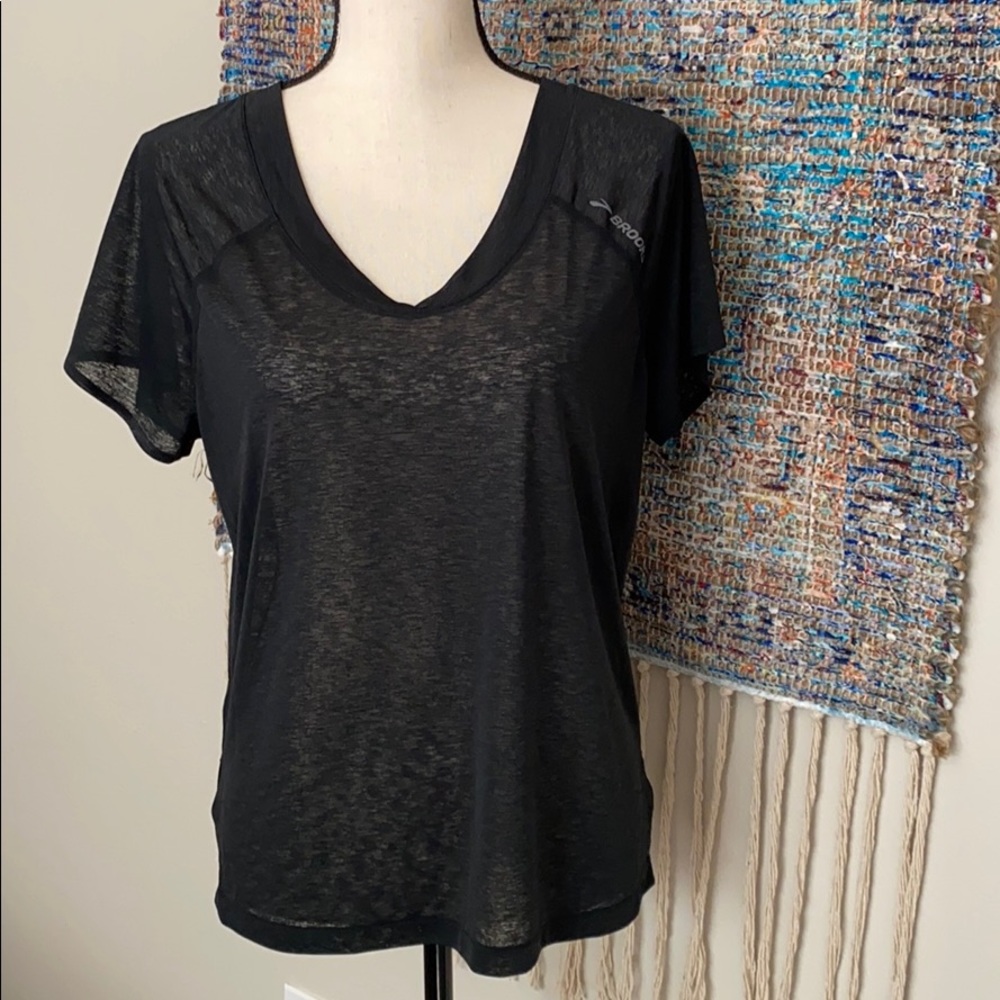 Brooks black sheer work out top 🦋